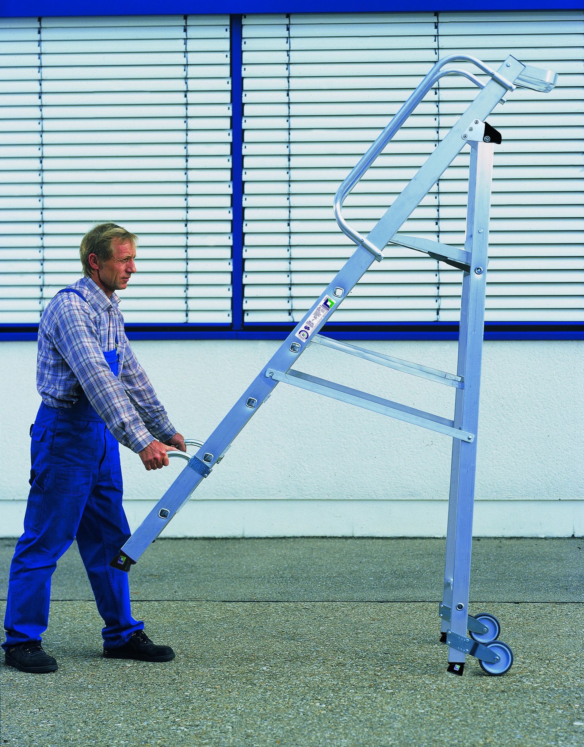 Aluminium-Stehleiter mit Rollen und Griff, G-51084X Aluminium-Stehleiter, einseitig begehbar, mit Rollen und Griff, 10 Stufen