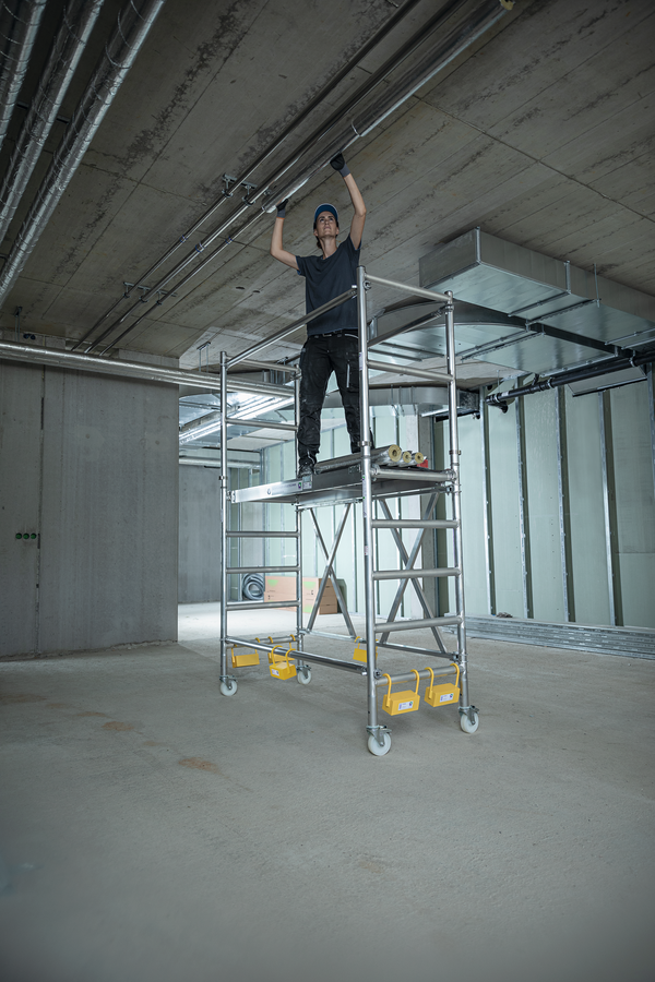 Klappgerüst mit Ausbaueinheit, Plattformgröße 0,75 m x 1,80 m Klappgerüst mit Ausbaueinheit, Plattformgröße 0,75 m x 1,80 m
