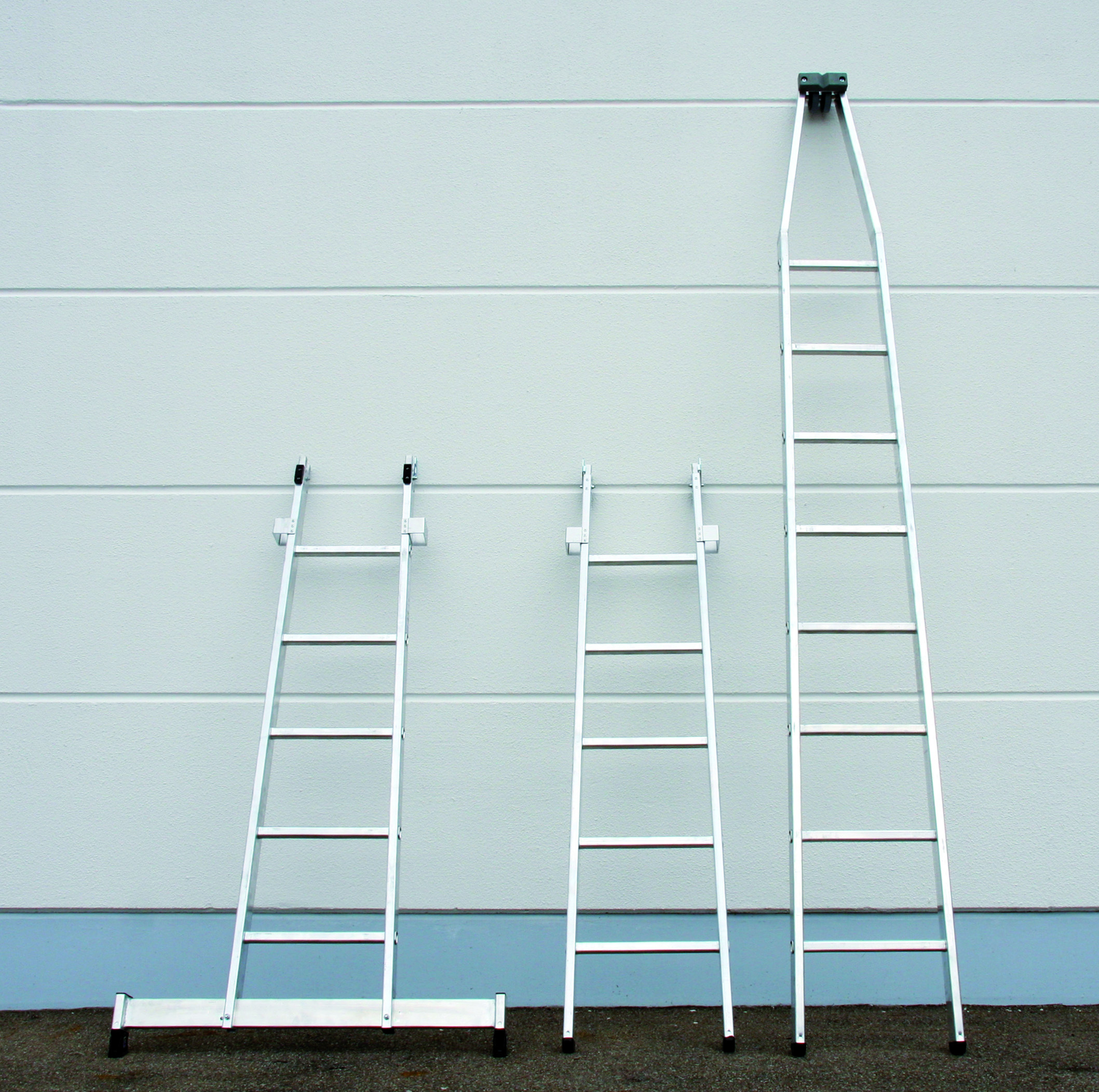 Sprossen-Glasreinigerleiter mit nivello®-Traverse 18 Sprossen Sprossen-Glasreinigerleiter mit nivello®-Traverse 18 Sprossen