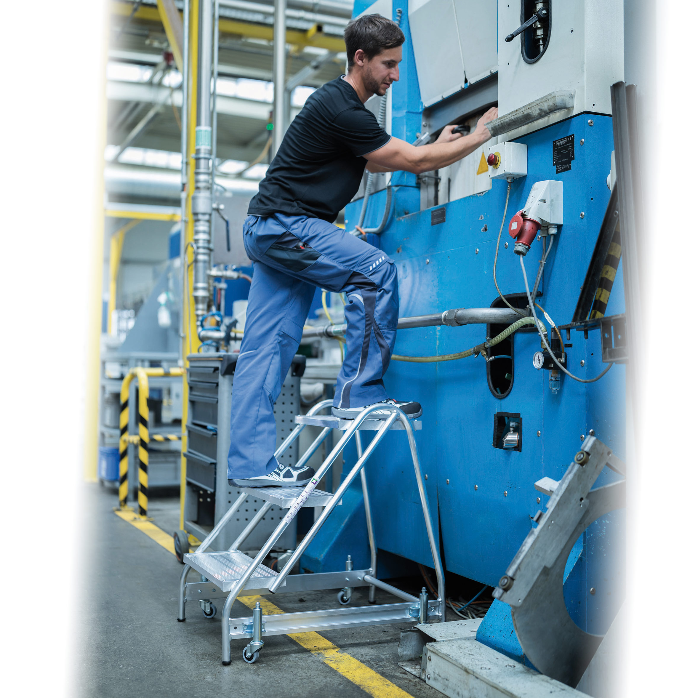 Aluminium-Arbeitspodest, einseitig begehbar, Stahl Gitterrost, 2 Stufen