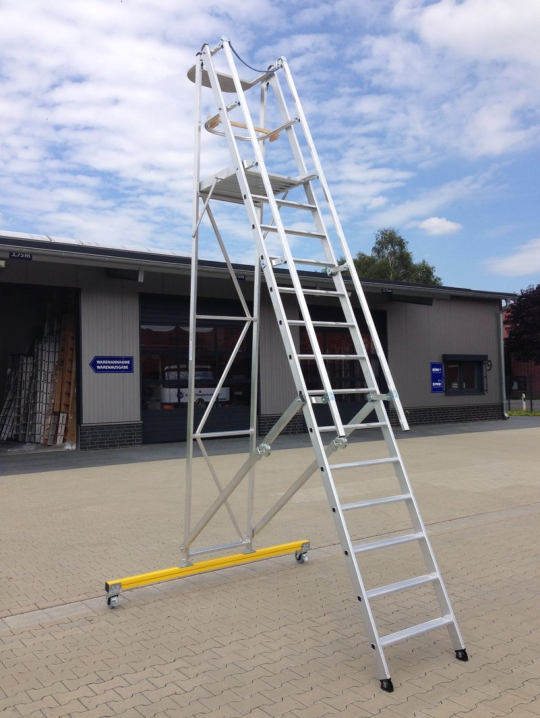 Aluminium-Podestleiter, fahrbar, klappbar, 5 Stufen Aluminium-Podestleiter, fahrbar, klappbar, 5 Stufen