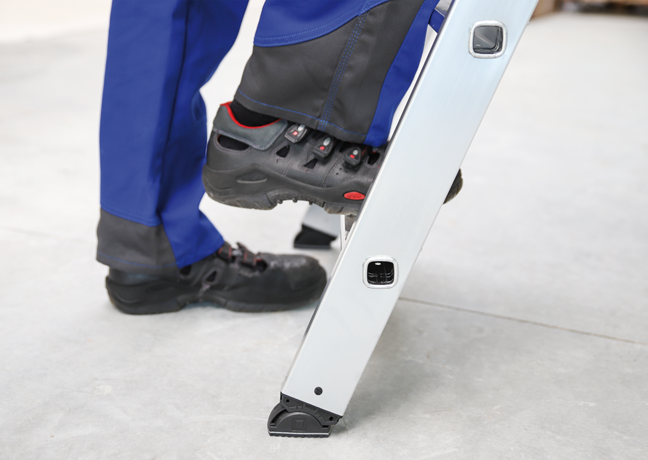 Stufen-Stehleiter einseitig begehbar 9 Stufen Stufen-Stehleiter einseitig begehbar 9 Stufen