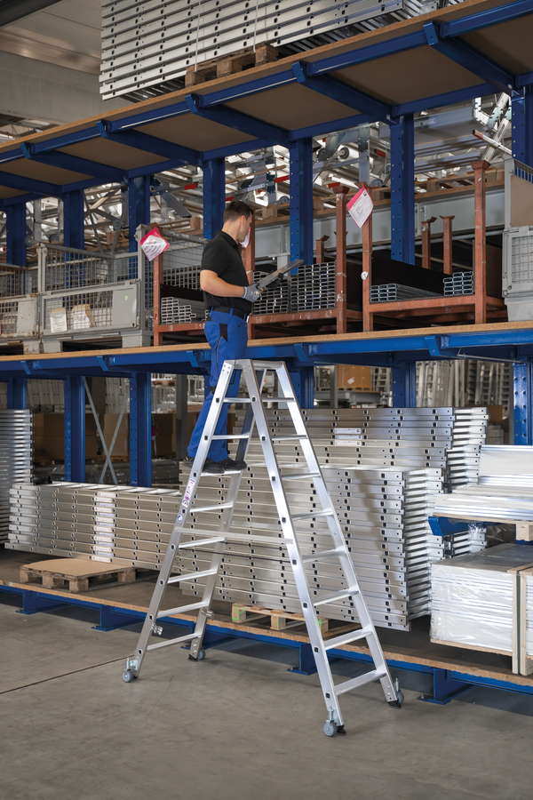 Stufen-Stehleiter, beidseitig begehbar mit Rollen, 2x3 Stufen Stufen-Stehleiter, beidseitig begehbar mit Rollen, 2x3 Stufen