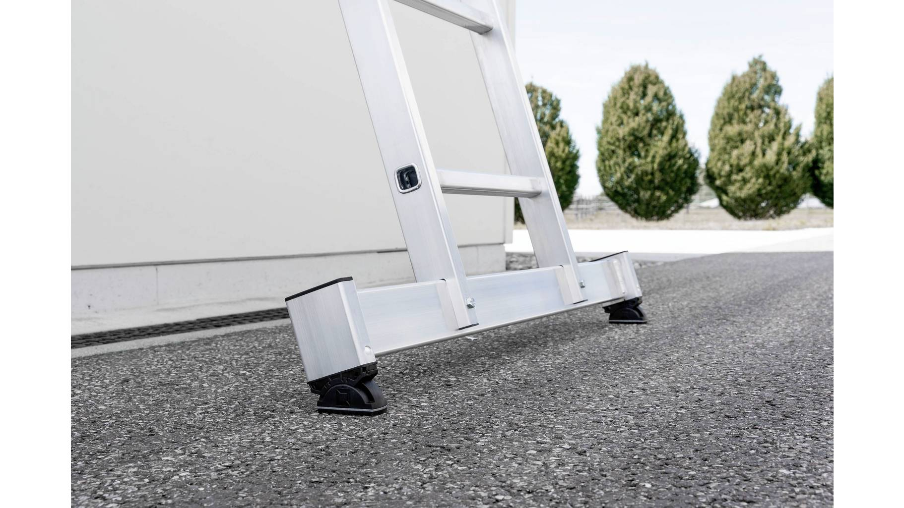 Detail Traverse Sprossen-Anlegeleiter mit nivello®-Traverse - 6 Sprossen