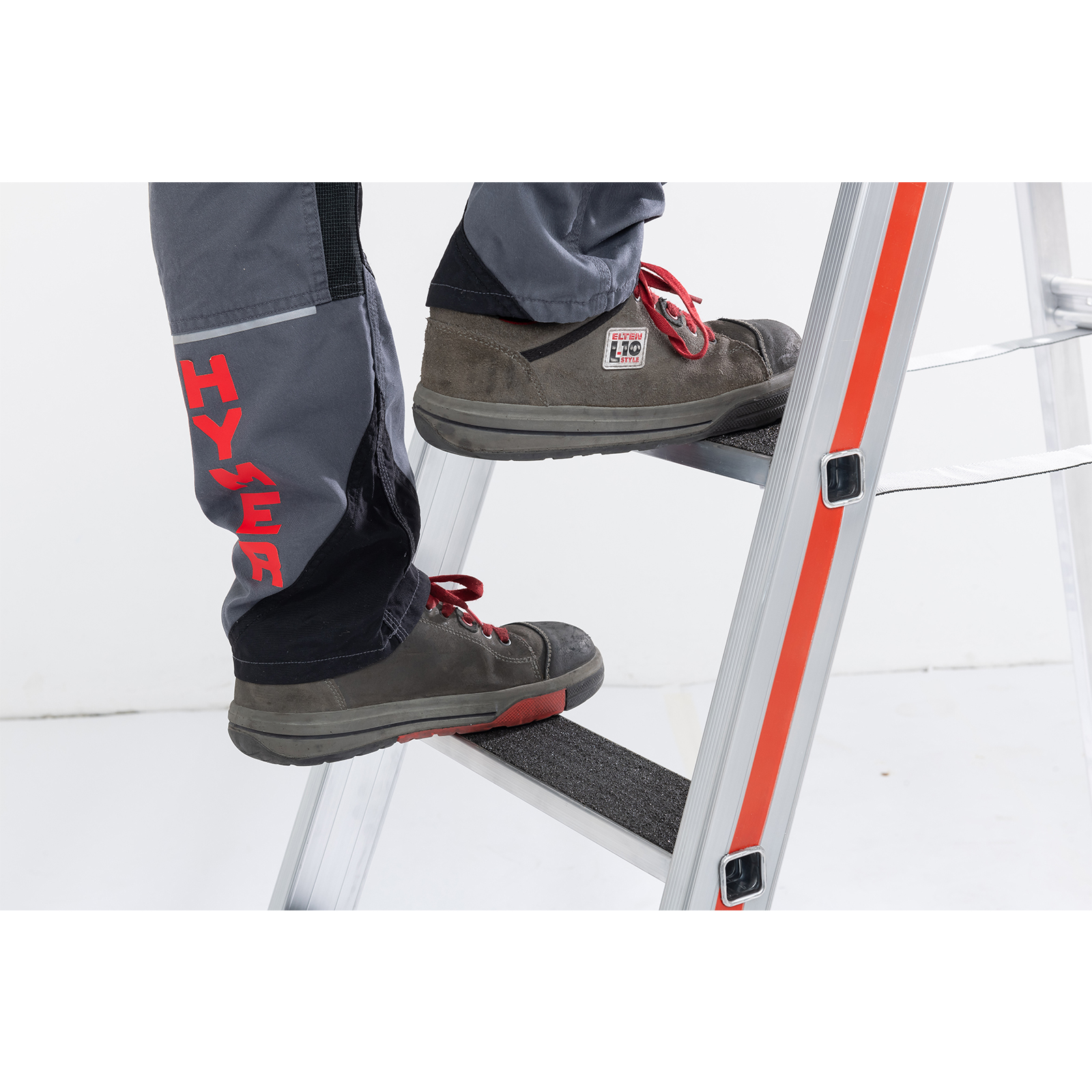 Stufenstehleiter R13 mit Plattform, einseitig begehbar - 8 Stufen