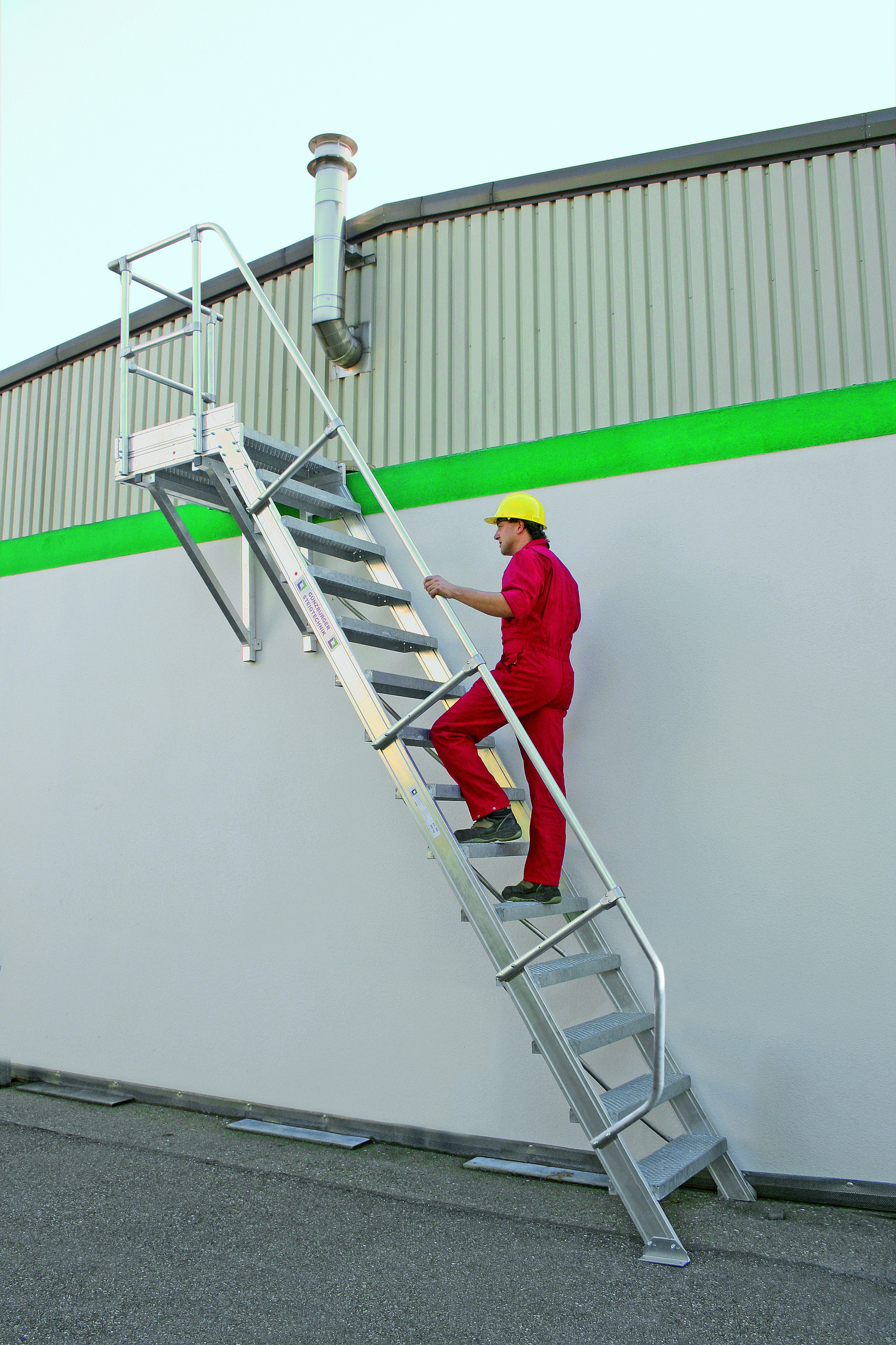 Aluminium-Treppe 60° mit Podest, Stufenbreite 800 mm, G-300384X Aluminium-Treppe 60° mit Podest, Stufenbreite 800 mm, 4 Stufen