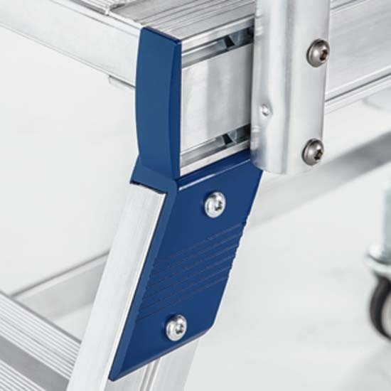 Podesttreppe, fahrbar, beidseitig begehbar mit Leichtmetall-Stufen und Plattform Podesttreppe, fahrbar, beidseitig begehbar mit Leichtmetall-Stufen und Plattform, 2x3 Stufen