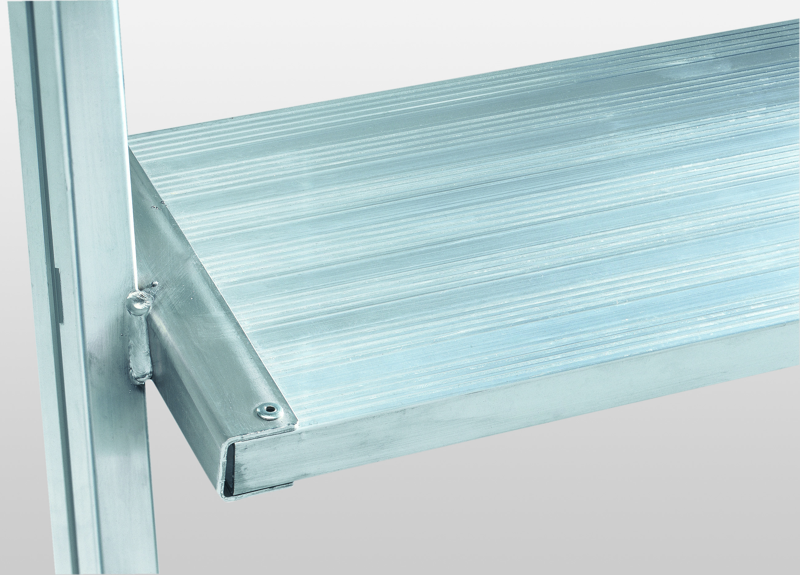 Aluminium-Podestleiter einseitig begehbar Aluminium-Podestleiter, einseitig begehbar, mit Federrollen, 2 Stufen, Aluminium geriffelt