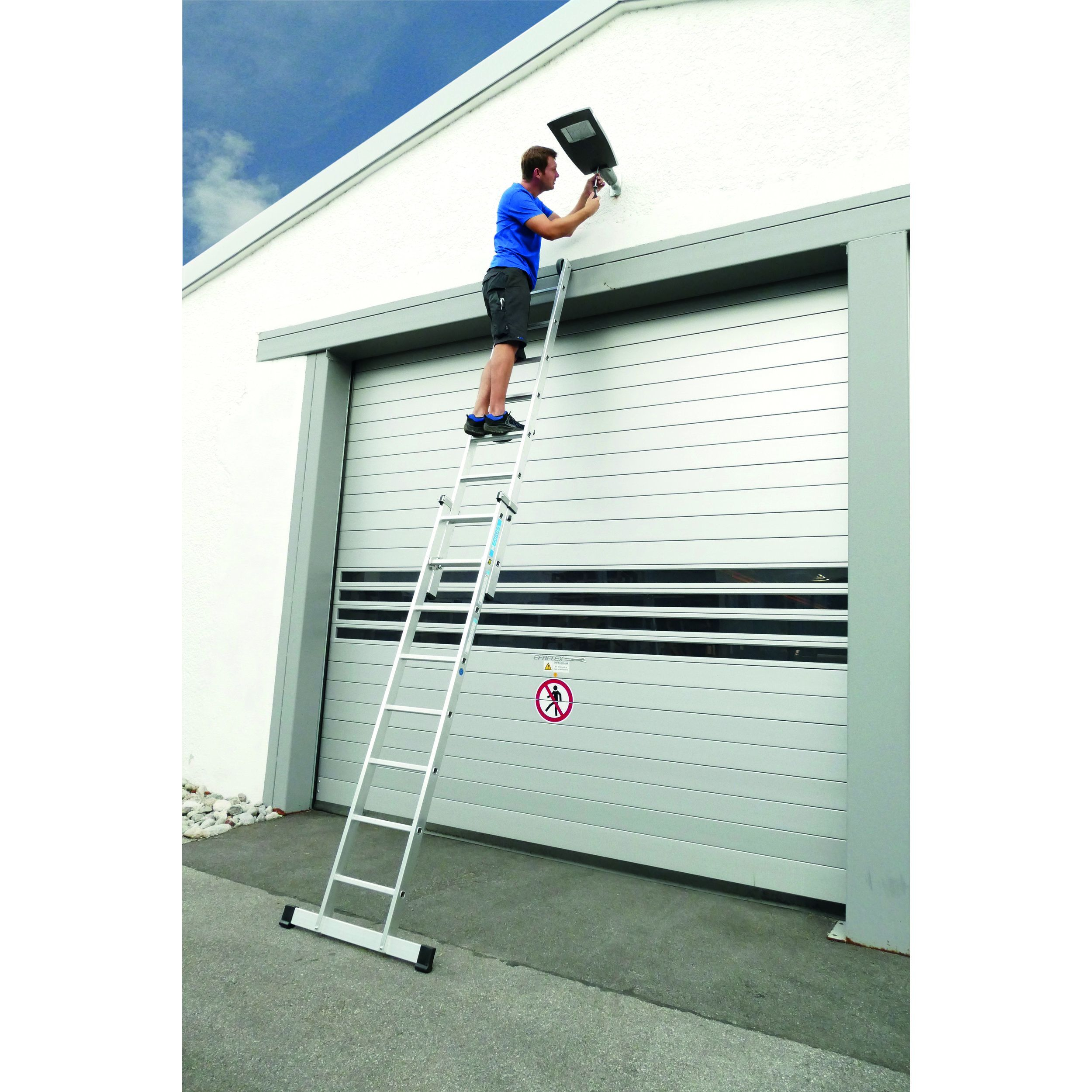 Everest Plus 2E, Gebördelte Stufen-Schiebeleiter 2-teilig, 2x8 Stufen Everest Plus 2E, Gebördelte Stufen-Schiebeleiter 2-teilig, 2x8 Stufen