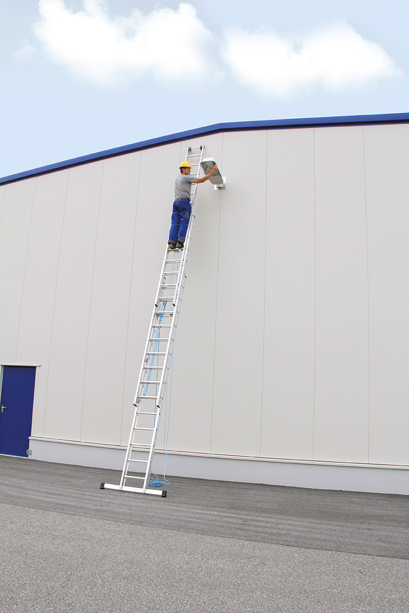 Aluminium-Seilzugleiter 3-teilig mit Standard-Traverse Aluminium-Seilzugleiter 3-teilig mit Standard-Traverse - 3x16 Sprossen