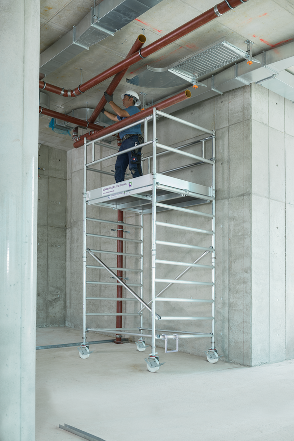 Aluminium-Rollgerüst mit Fahrbalken und Doppel-Plattform, Standhöhe 2,51 m Aluminium-Rollgerüst mit Fahrbalken und Doppel-Plattform, Standhöhe 2,51 m