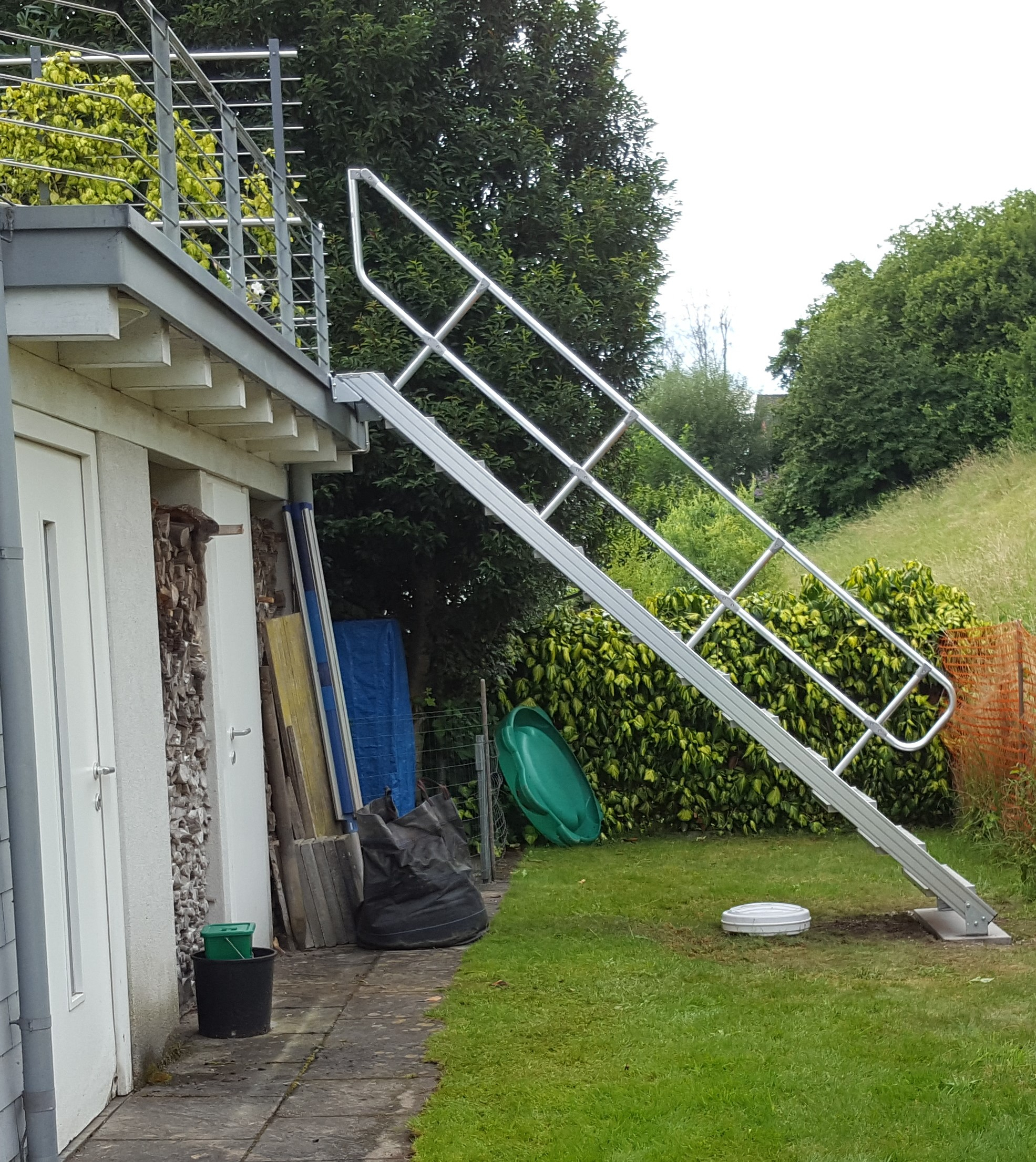 Treppe, Neigung 45°, Stufenbreite 800 mm, 17 Stufen Treppe, Neigung 45°, Stufenbreite 800 mm, 17 Stufen