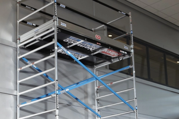 RS TOWER 52 Fahrgerüst - 5.20 m Arbeitshöhe - 1.35 m breit - 2.45 m Holzplattform - Safe-Quick® + Streben RS TOWER 52 Fahrgerüst - 5.20 m Arbeitshöhe - 1.35 m breit - 2.45 m Holzplattform - Safe-Quick® + Streben