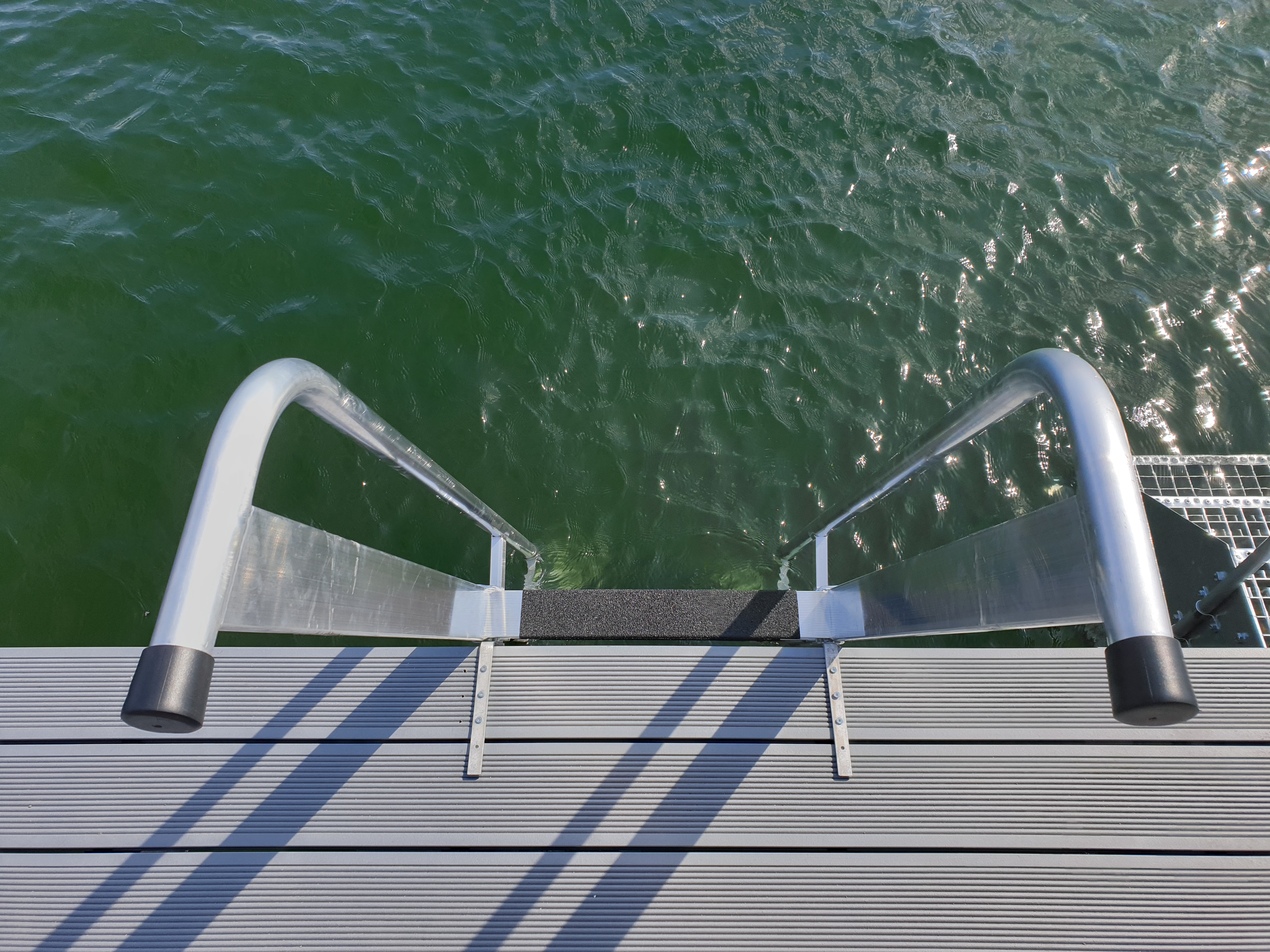 Stufenanlegeleiter 60cm extra breit, mit Handlauf, Überstieg und Anti-Rutsch, 10 Stufen
