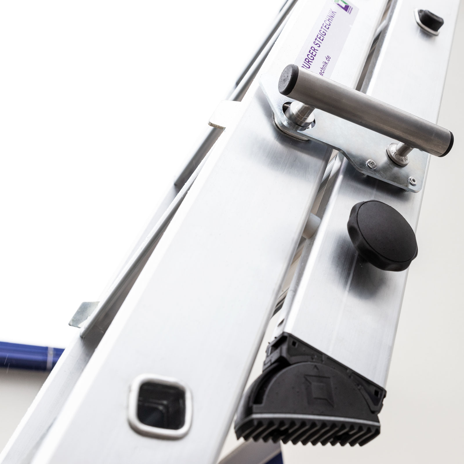 Detail Stufen-Schiebeleiter 2-teilig mit nivello-Traverse ohne clip-step R13, 2 x 7 Stufen