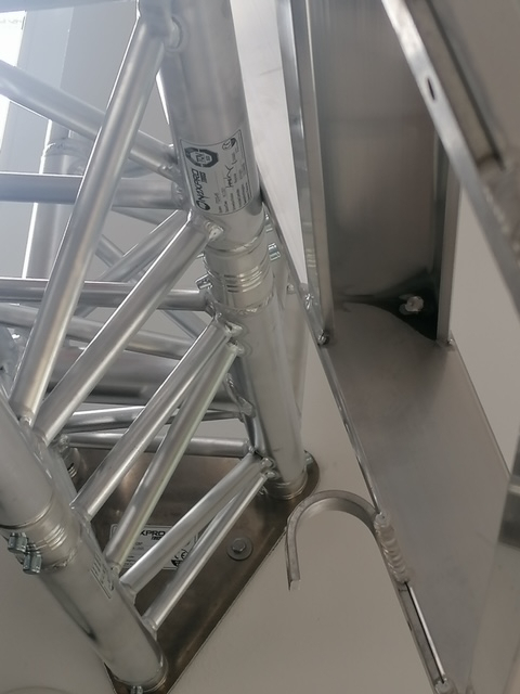 Stufenanlegeleiter 60cm breit, mit Handlauf und Überstieg, 5 Stufen