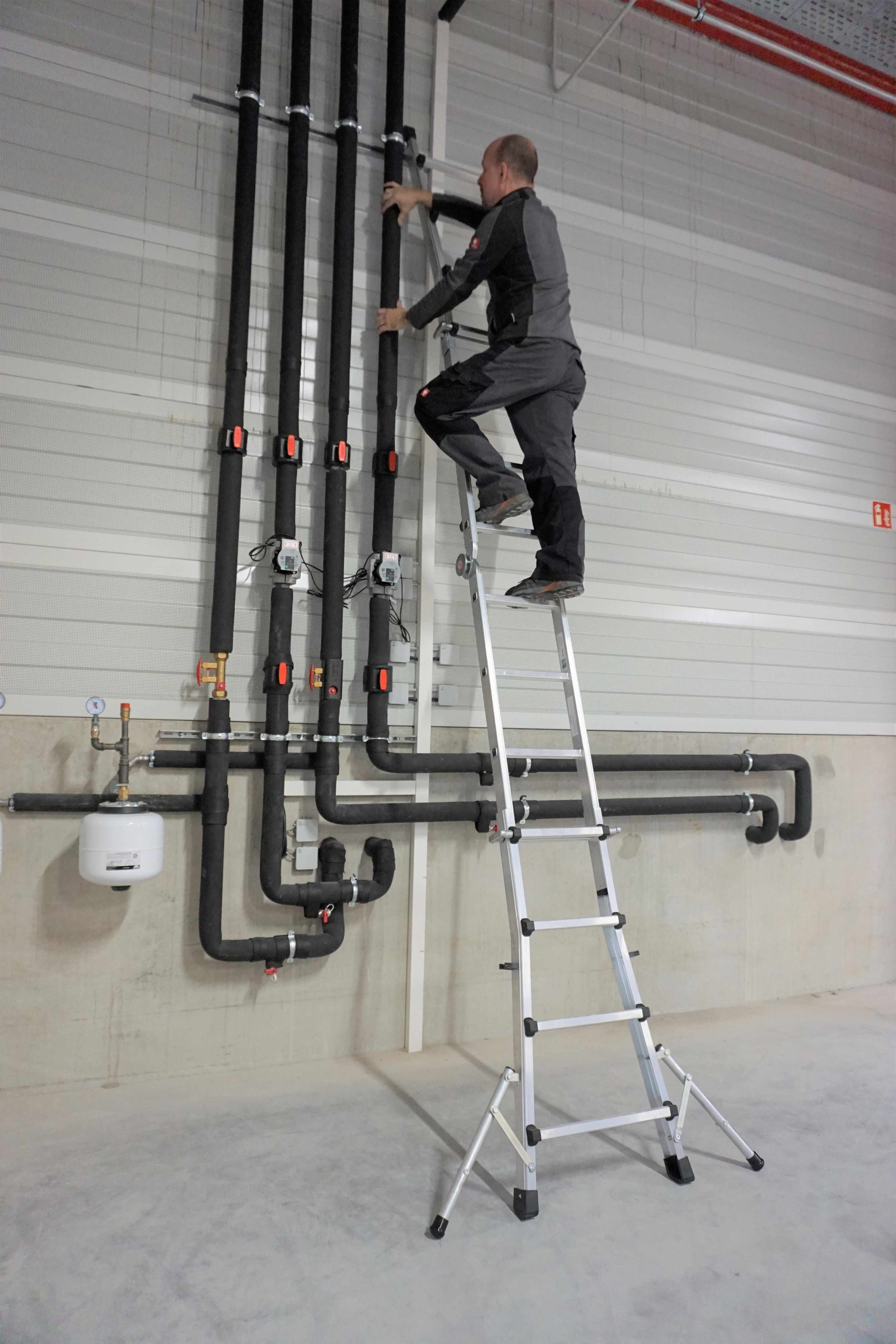 PREMIUM line Alu-Vario-Klappleiter mit Standverbreiterung, 4 x 4 Sprossen