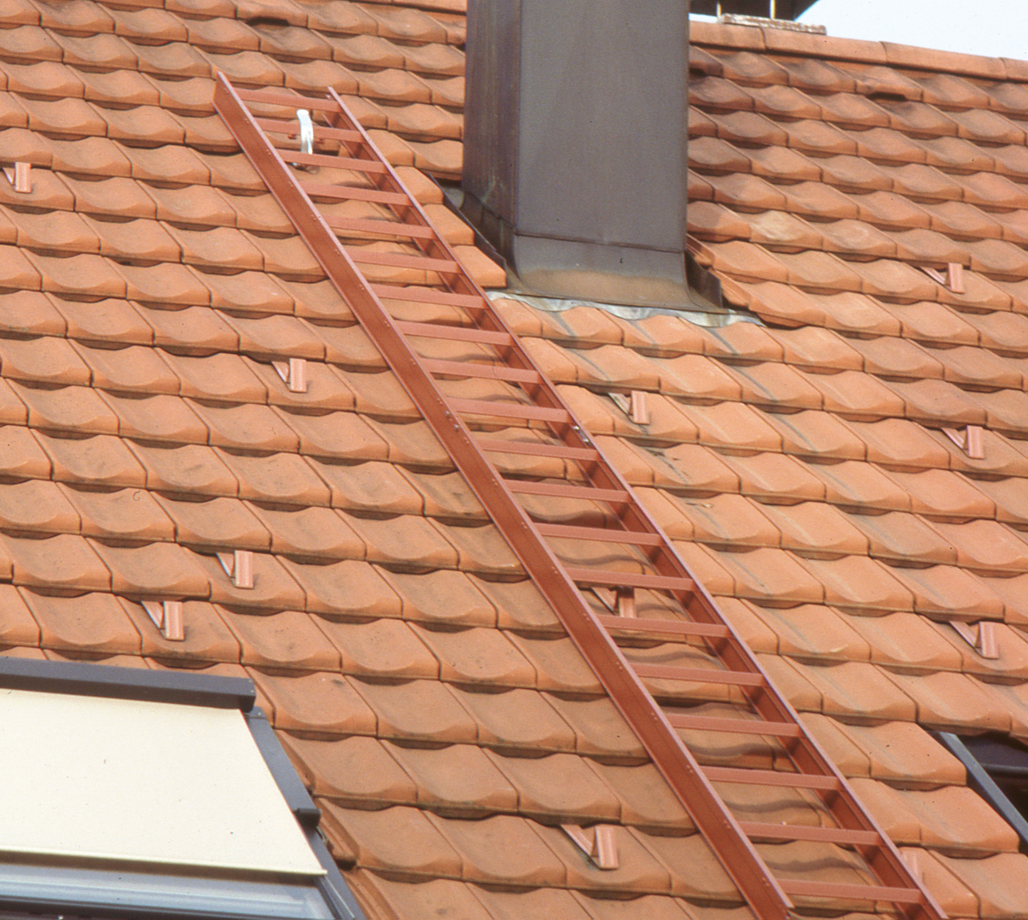 Anwendung Dachauflegeleiter aus Aluminium (ziegelrot) - 10 Sprossen
